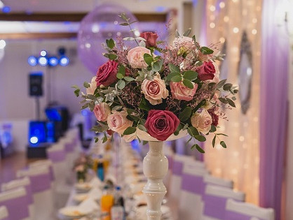Dekoracja sali weselnej w kolorze lawendowym - JAR Dzierżoniów